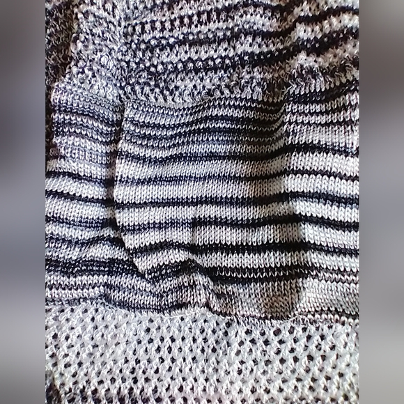 ROCK & REPUBLIC WOMEN'S MISSES SIZE XL BLACK & WHITE LOOSE KNIT TOP SEMI SHEER - Picture 7 of 7